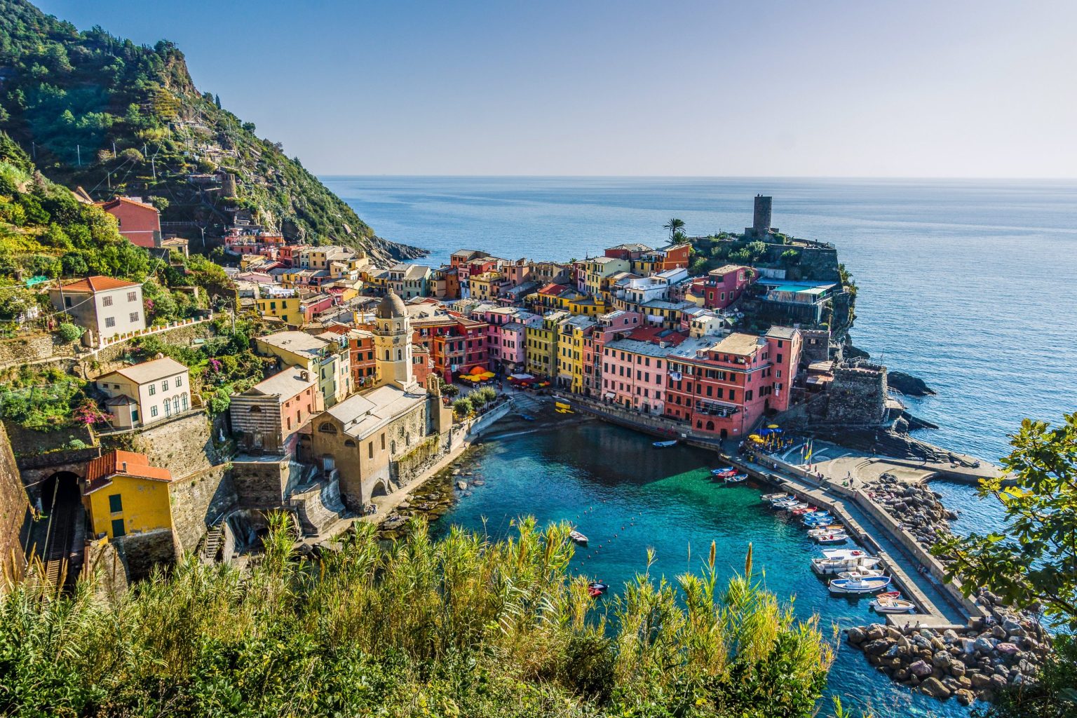 Vernazza harbour and colourful houses in the Cinque Terre, Italy