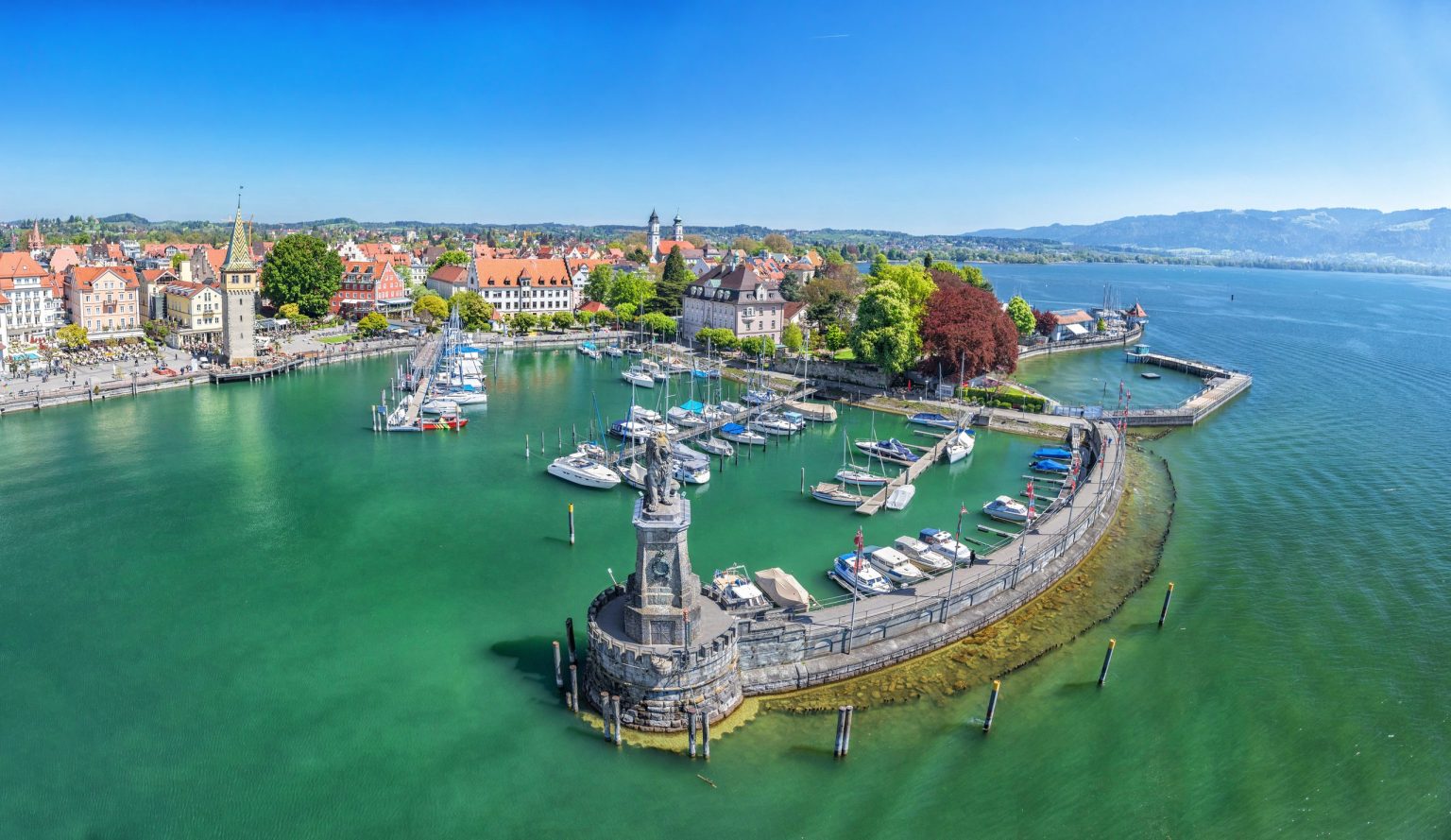 Lindau harbour and lighthouse on Lake Constance