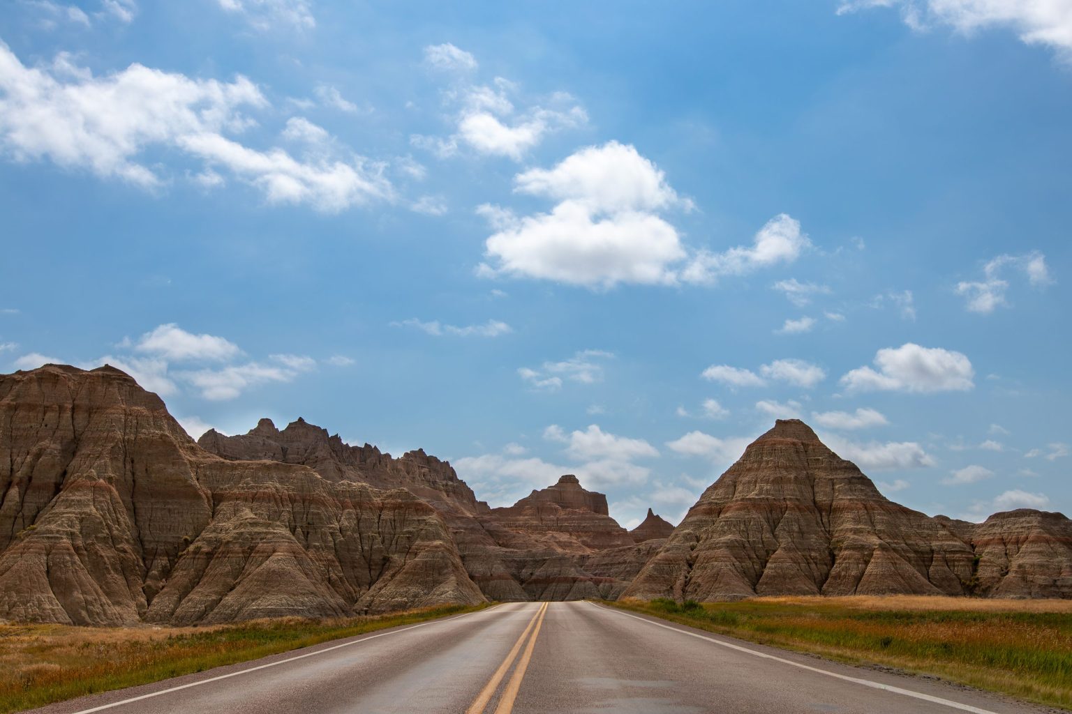 Badlands Loop Road running between eroded buttes, South Dakota